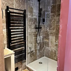 la-suite-avec-jacuzzi-sauna.midi-pyreneeshotels.com/